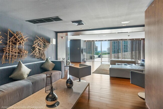 Building Photo - 325 Biscayne Blvd
