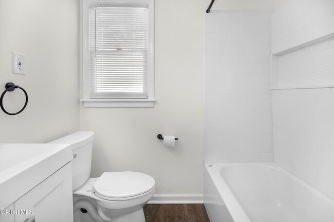 Building Photo - 3 Miracle Ln