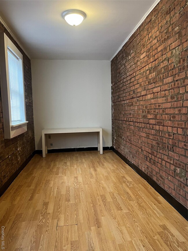 Building Photo - 22 E Main St