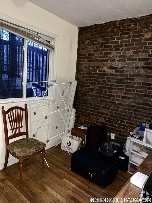 Building Photo - 733 Parker St