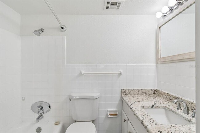 Building Photo - 470 3rd St S