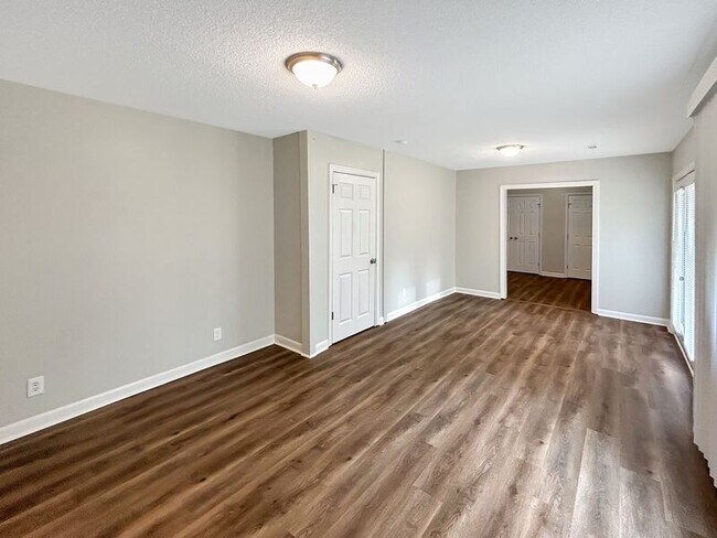 Building Photo - 106 Greenwood Cir