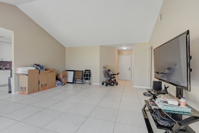 Building Photo - 15846 Country Lake Dr