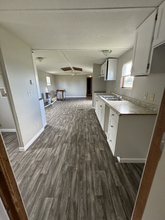 Building Photo - 3 BR | 2 BA Mobile Home in Pikeville *Trash Pick-Up Included*