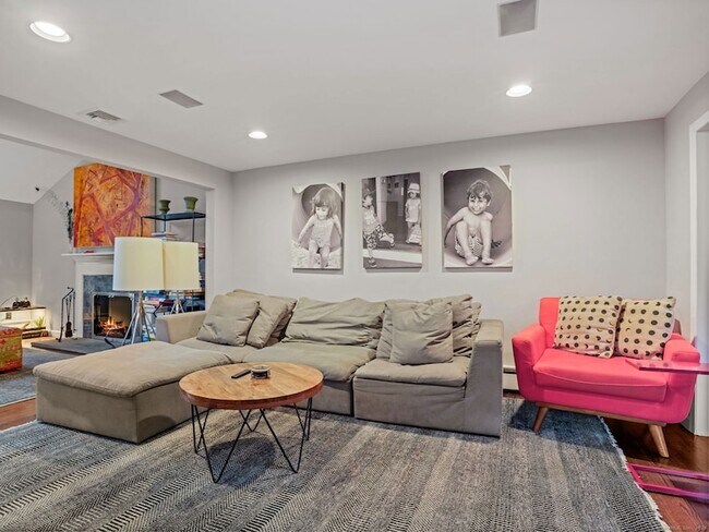 Building Photo - 10 Tupelo Rd