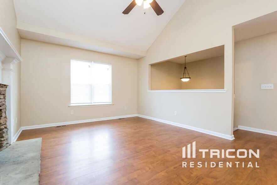 Building Photo - 142 Farmington Dr