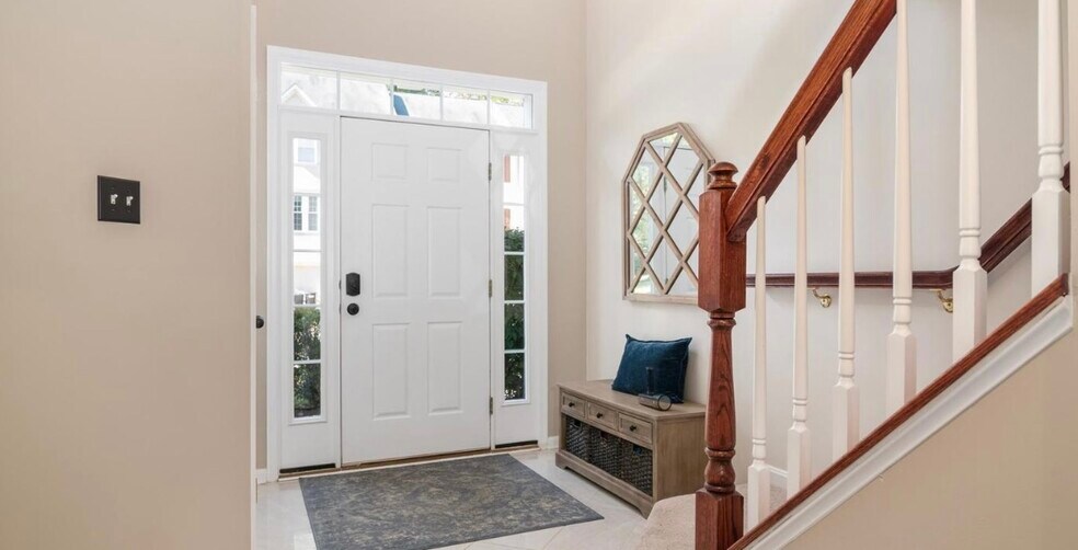 Building Photo - 1028 Meandering Way