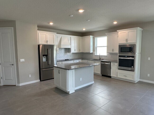 Building Photo - Stunning 4/2 close to Lake Nona!!