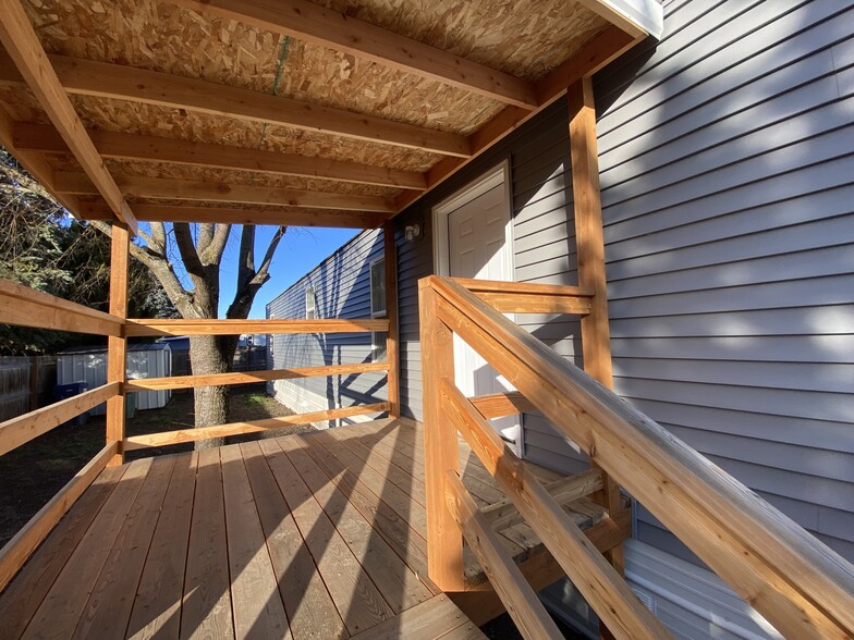 Building Photo - 2099 W Plymouth Cir