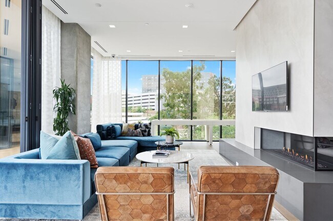 Building Photo - Premier Penthouse Suite at Seven 88 West Midtown-