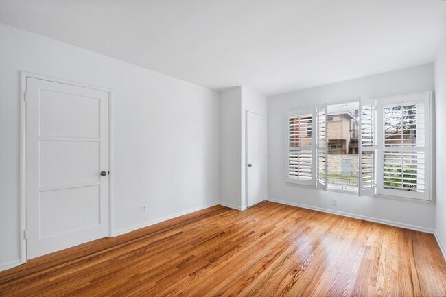 Building Photo - 4105 Irving Pl