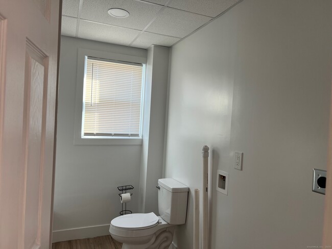 Building Photo - 77 Windsor Ave