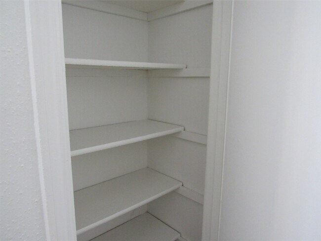 Building Photo - 15543 Weldon Dr