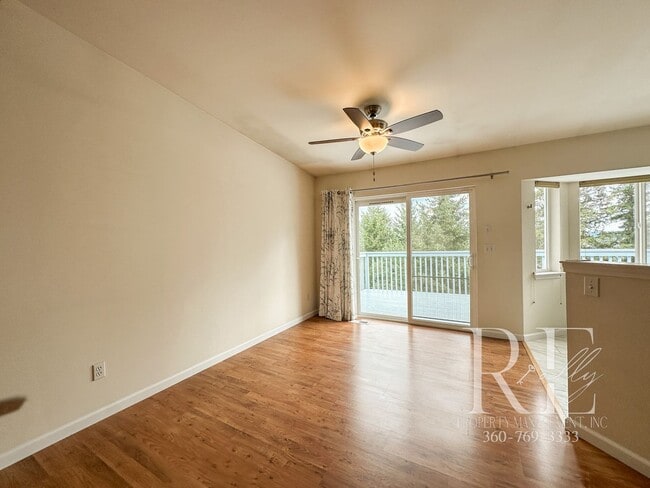Building Photo - Rambler with 2-Car Garage, RV/Boat Parking...