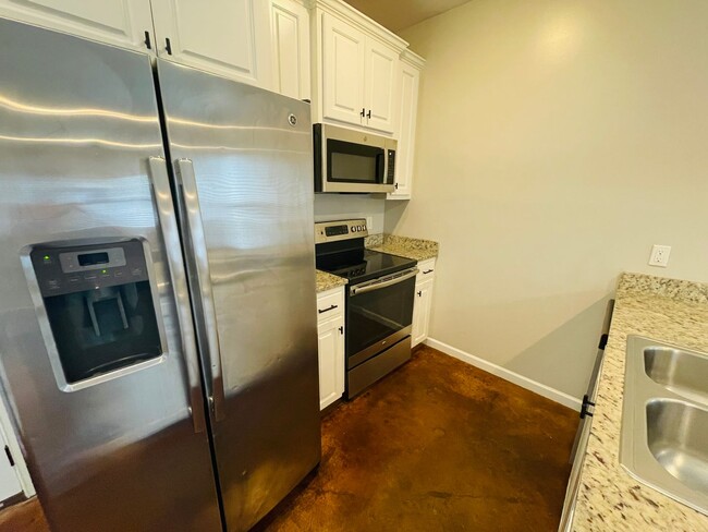 Building Photo - 2BD/2BA FOR RENT