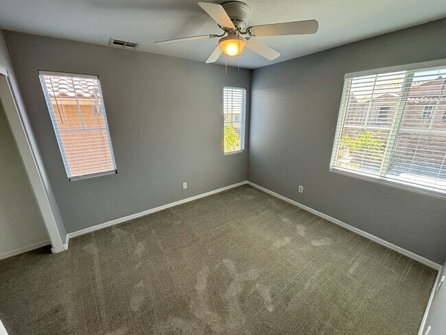 Building Photo - Beautiful 4Bed/3Bath/2Car Residence located in Providence