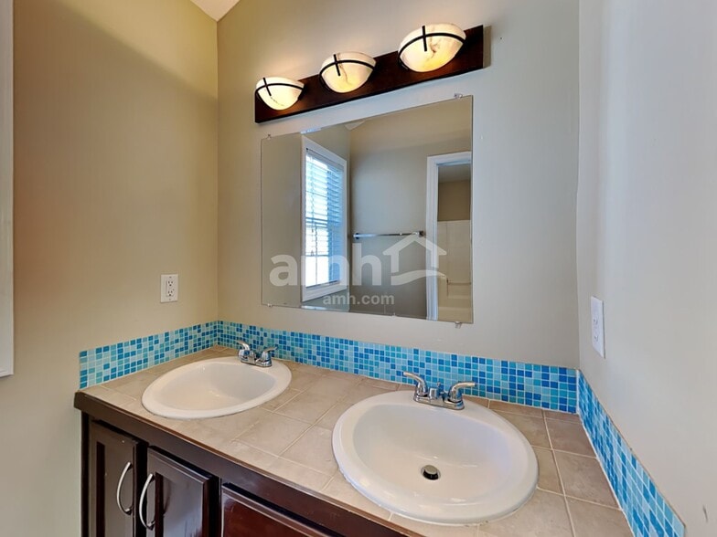 Building Photo - 4319 Armitage Dr