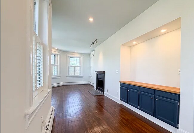 Building Photo - 101 7th St SE