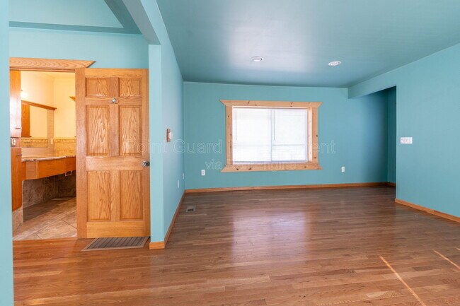 Building Photo - 421 N Emporia Ave