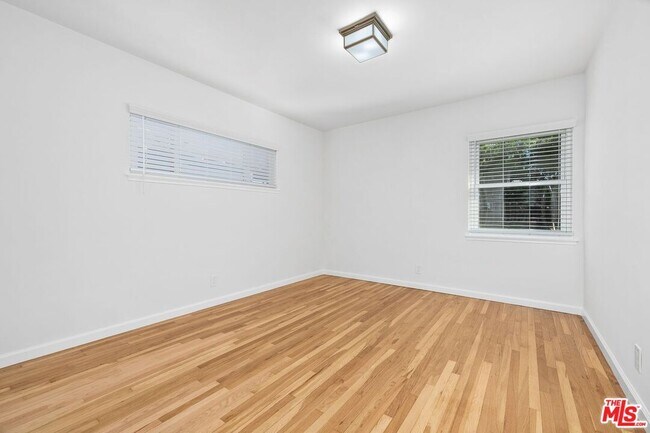 Building Photo - 9344 Valjean Ave