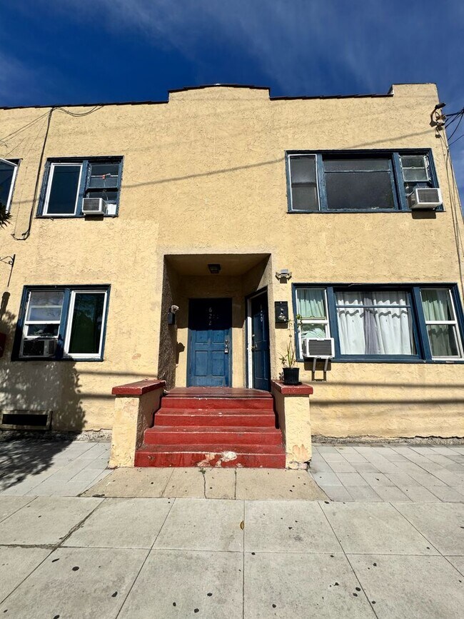 Building Photo - 620-626 Walnut Ave.