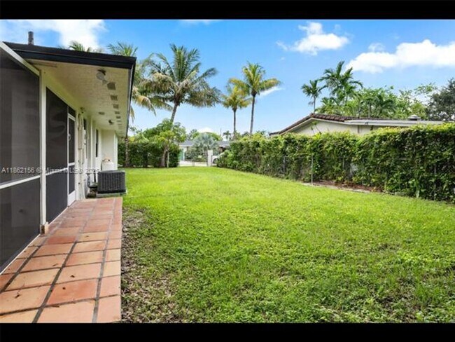 Building Photo - 5191 SW 67th Ave