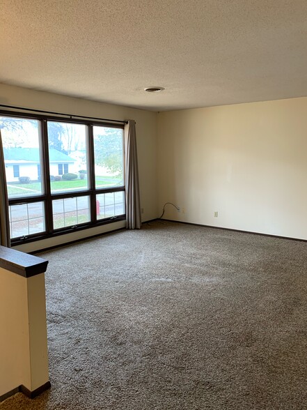 Building Photo - 1235 Thiher Dr