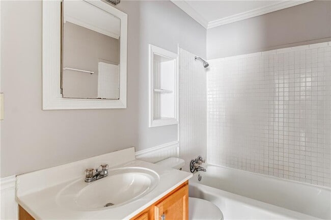 Building Photo - 2053 White Oak Cir