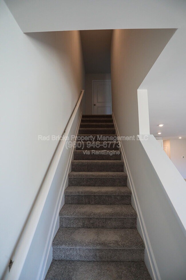 Building Photo - 230 Winston Ln