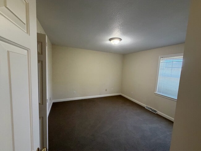 Building Photo - 233 S Bayshore Dr