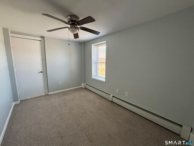 Building Photo - 213 Golden Hill St