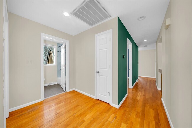 Building Photo - 2 Foxfire Dr