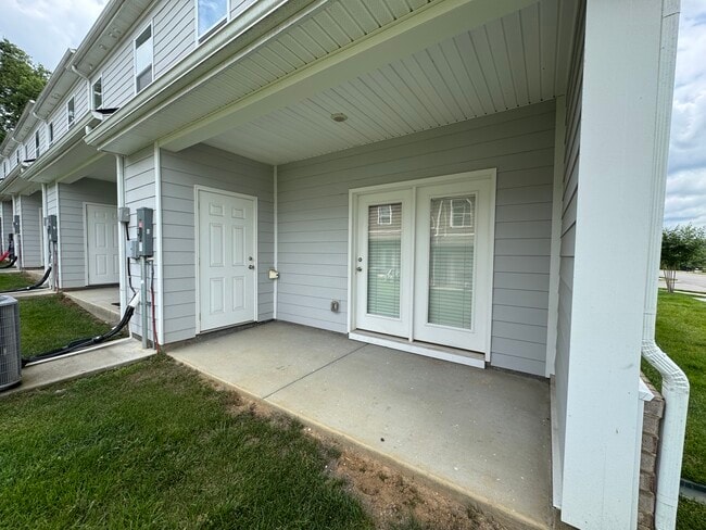Building Photo - 801 Dallas Dr