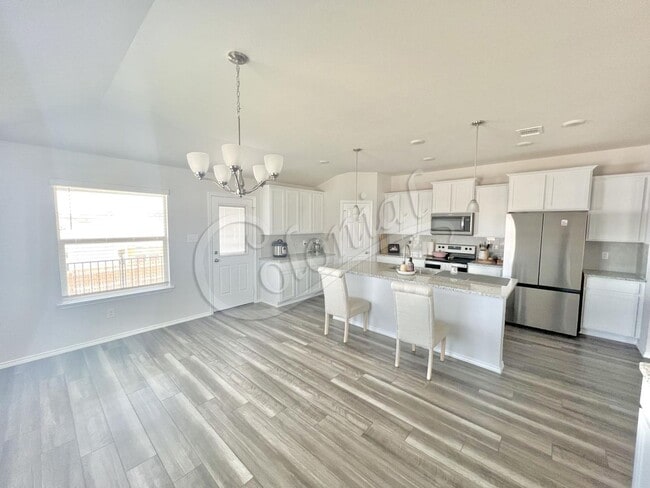 Building Photo - 1307 Cesarina St