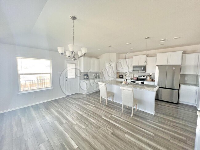 Building Photo - AVAILABLE BEGINNING OF MAY, APPLY TODAY ON OUR WEBSITE!