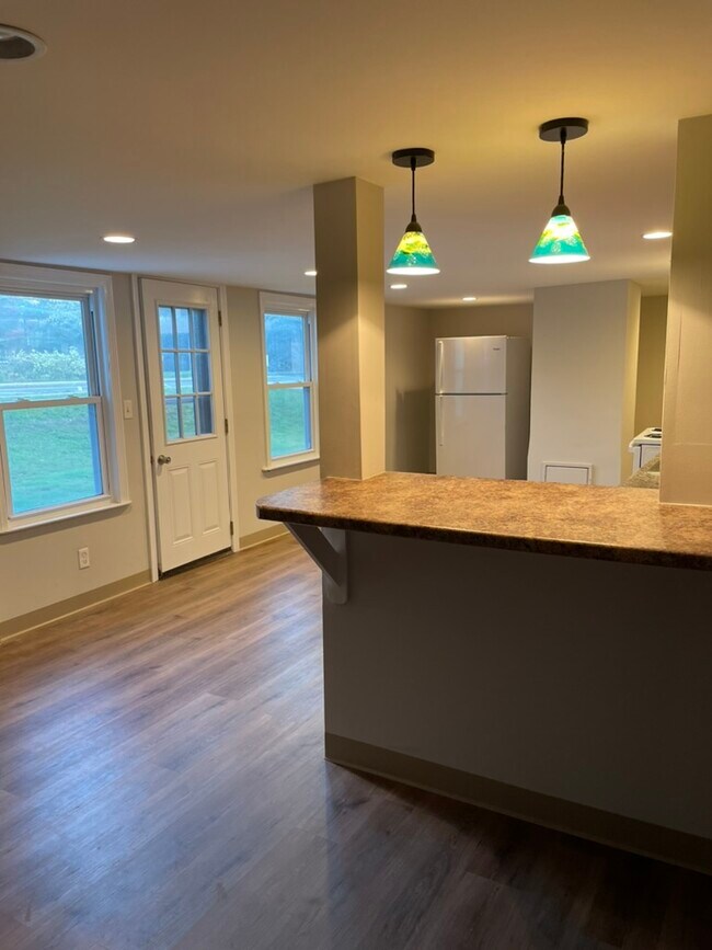 Building Photo - 44 Cottage St