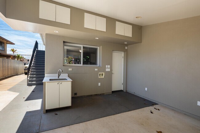 Building Photo - 651 11th Ave