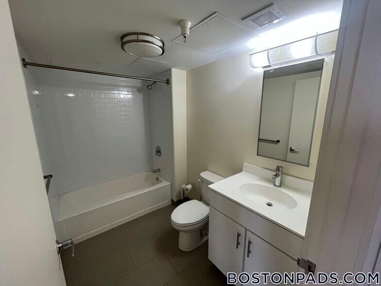 Building Photo - 8 Winter St