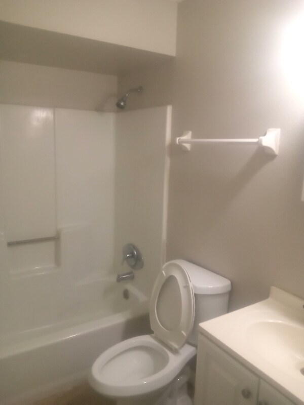 Building Photo - 2010 Birchwood Cir