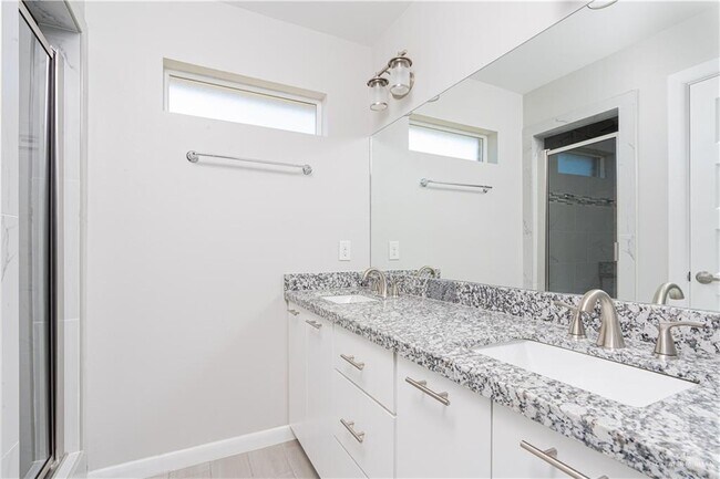 Building Photo - 13 Ginger Ave