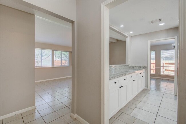 Building Photo - 25534 Pepper Ridge Ln