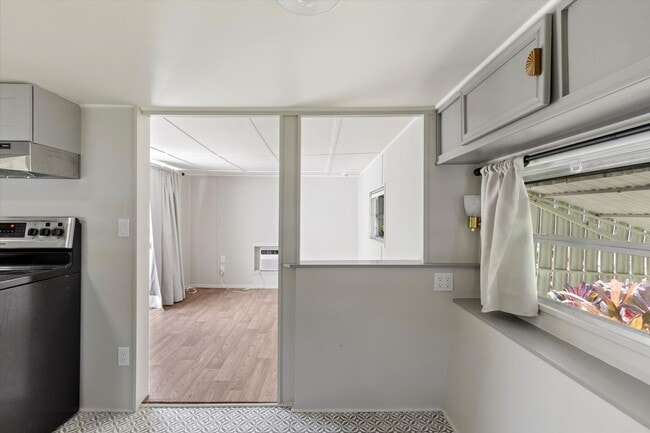 Building Photo - Bright & Newly Renovated 1-Bedroom Rental
