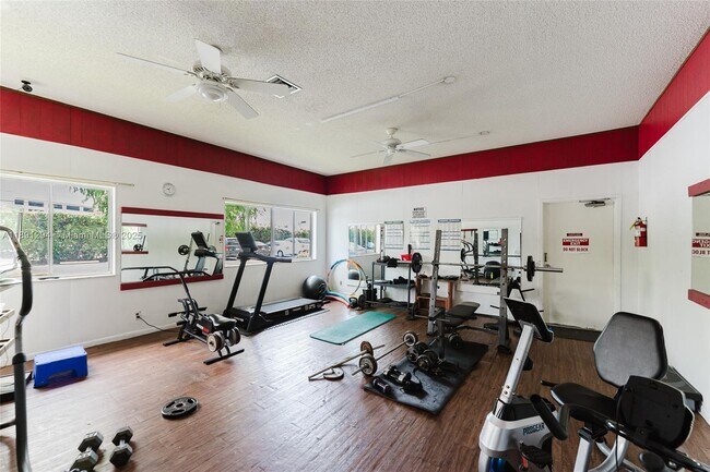 Building Photo - 400 Waterway Dr S