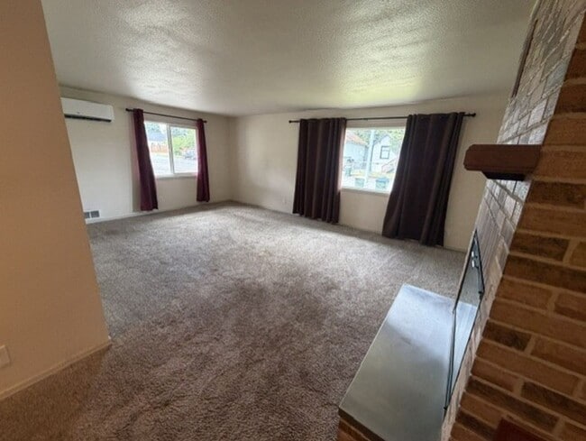 Building Photo - 3 bedroom Centralia home