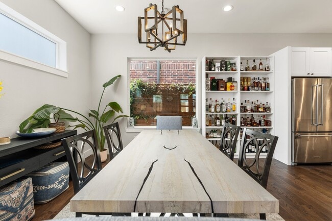 Building Photo - 807 Nicholson St