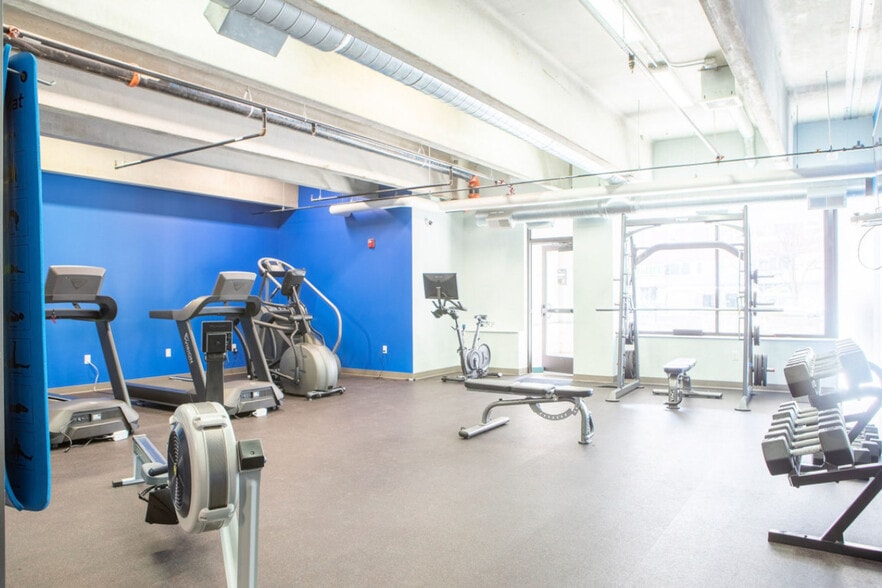 Building Photo - 1640 N Water St