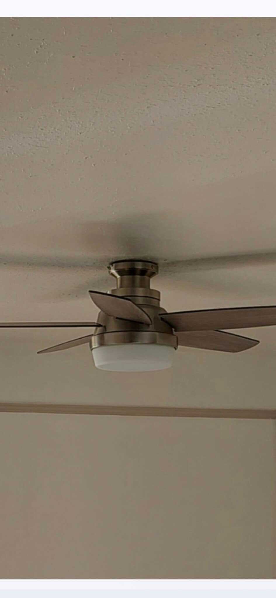 Modern, new ceiling fan w/remote - 12103 Viewpoint Dr