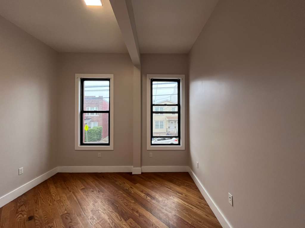 Building Photo - 749 Garfield Ave