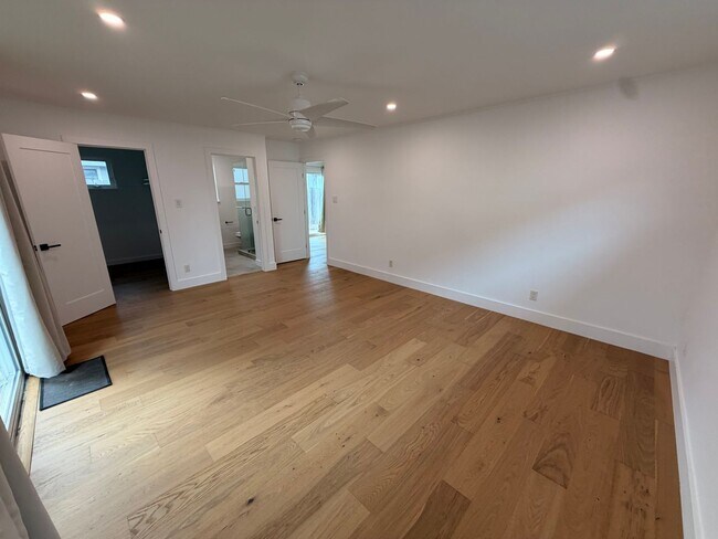 Building Photo - Spacious 4 Bedroom/2Bathroom Home in South San Francisco!