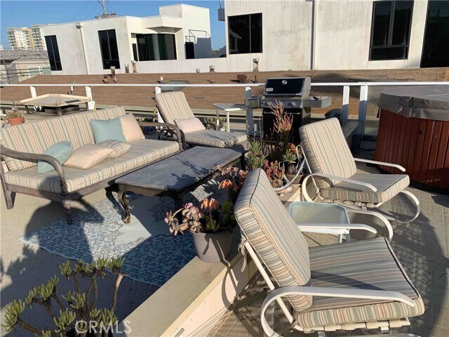 Building Photo - 3003 Ocean Front Walk